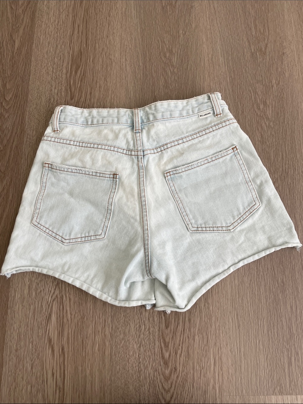 Billabong Light Wash Denim High-Rise Women’s Shorts Vintage Look - Picture 4 of 4